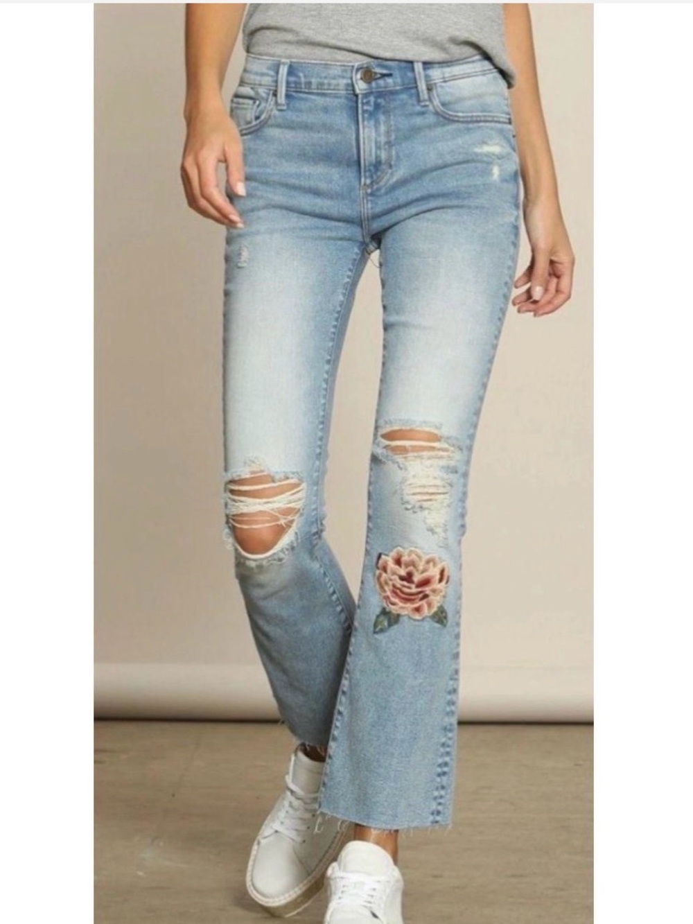Driftwood Distressed Floral Embroidered Jeans size 26